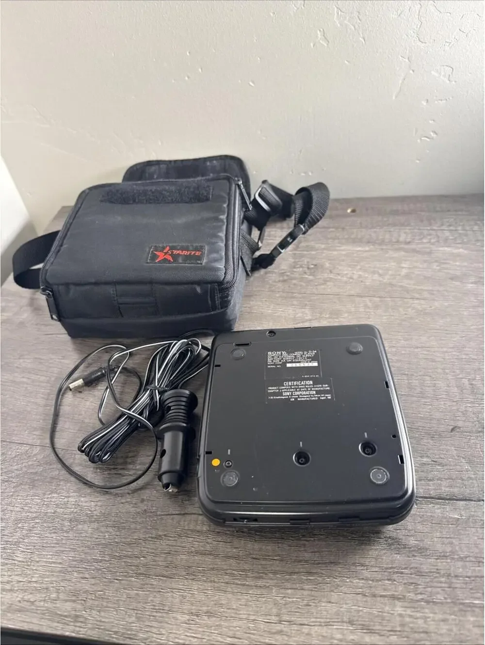 Sony Discman D-34 Portable CD Compact Player Mega Bass With Case And Charger